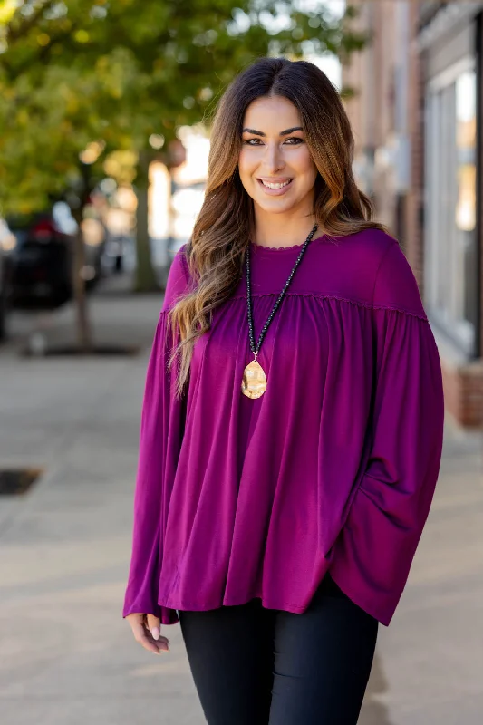 Scallop Stitched Bell Sleeve Tee Compression