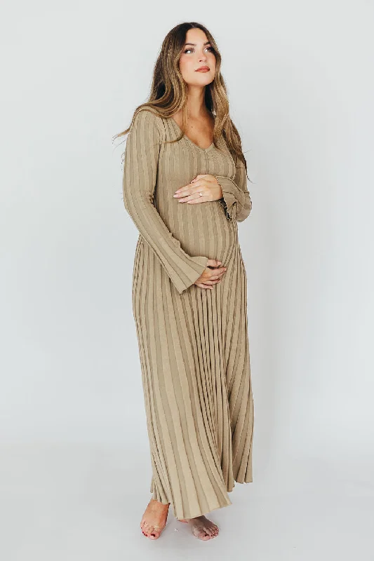 Hadley Long Sleeve V-Neck Knit Maxi Dress in Dune Geometric